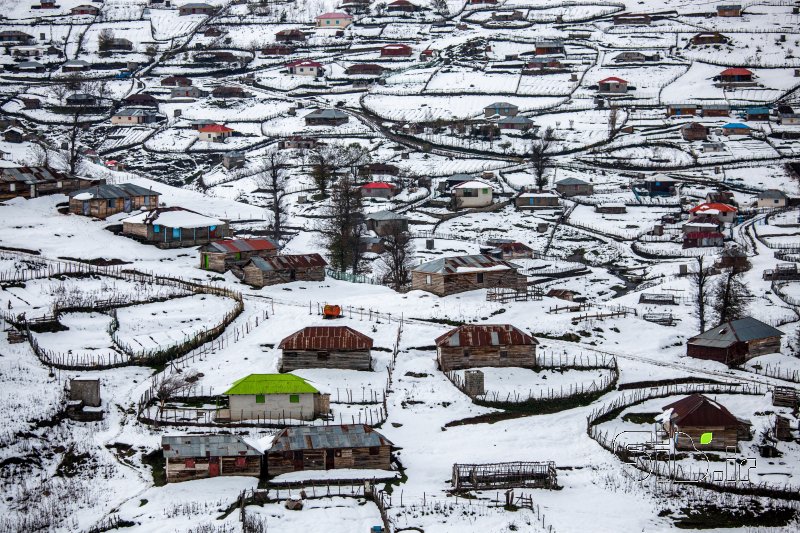 قاب عکس مدرن زمستان رنگی منظره   طبیعت / روستایی اثر عماد نعمت اللهی