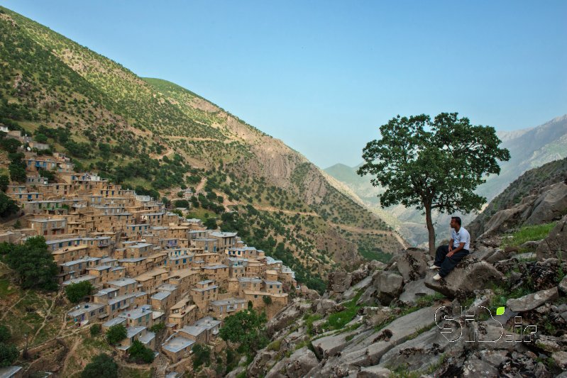 قاب عکس مدرن روستایی ناو . اورامانات معماری سنتی / آثار باستانی اثر فرهاد مطاعی