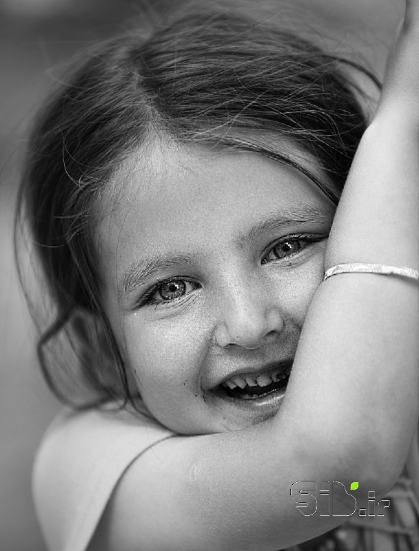 قاب عکس مدرن Smile  - خنده پرتره اثر حسین مهرزاد