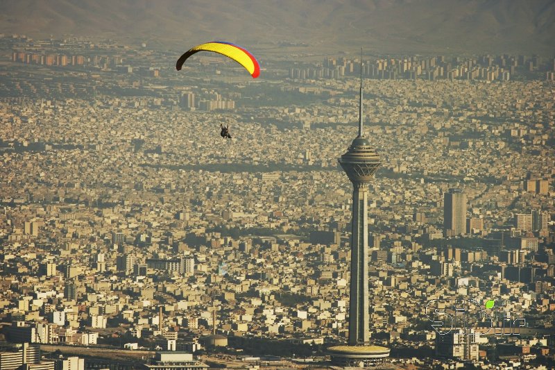 قاب عکس مدرن با میلاد در اوج  چشم انداز  شهری اثر امیر حسین حیدریان  نائینی